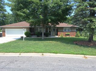 1614 Clare Ct, North Mankato, MN 56003