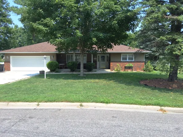 1614 Clare Ct, North Mankato, MN 56003