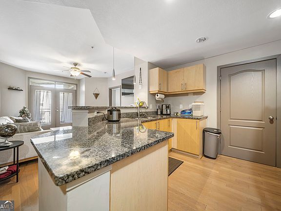 5th image of 390 17th St NW Unit 5009