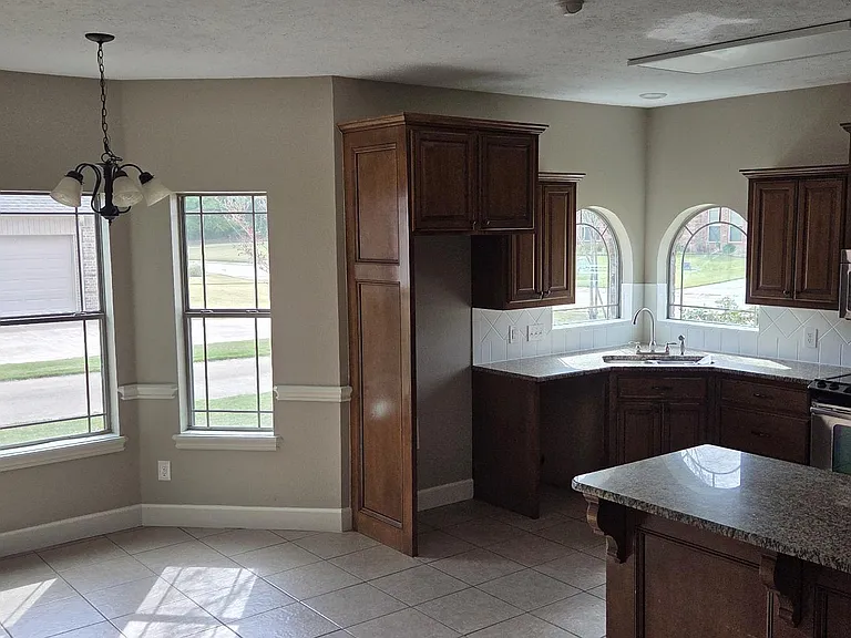 3606 Sylvia Dr — Photo 4
