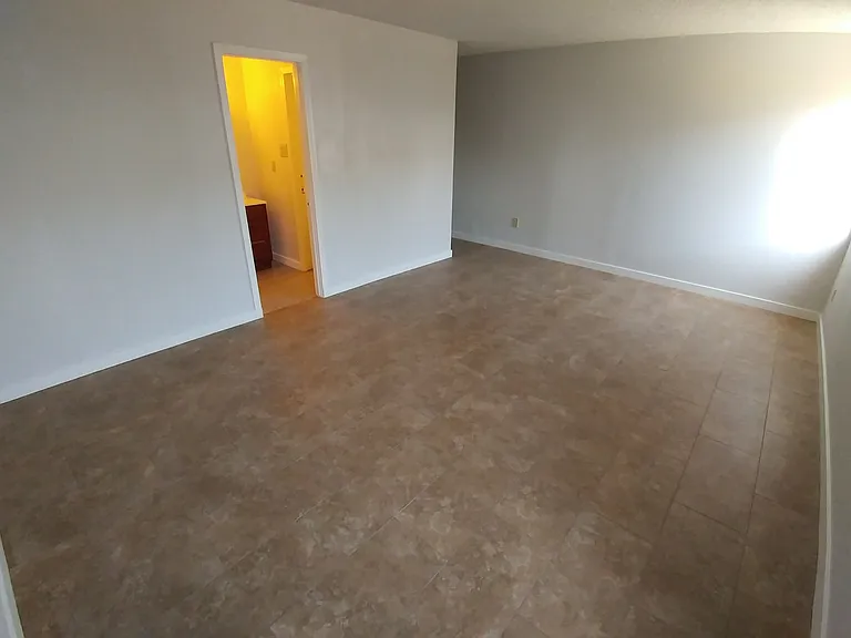 11435 S New Hampshire Ave — Photo 8