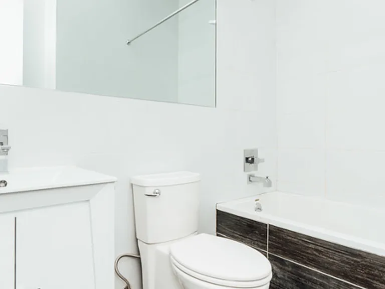 319 Melrose St #2F — Photo 7