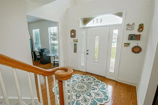 421 Creekside Ct — Photo 3