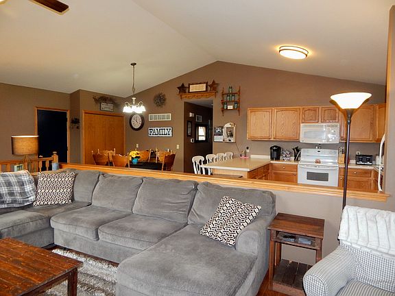 Living Room/Kitchen/Dining 