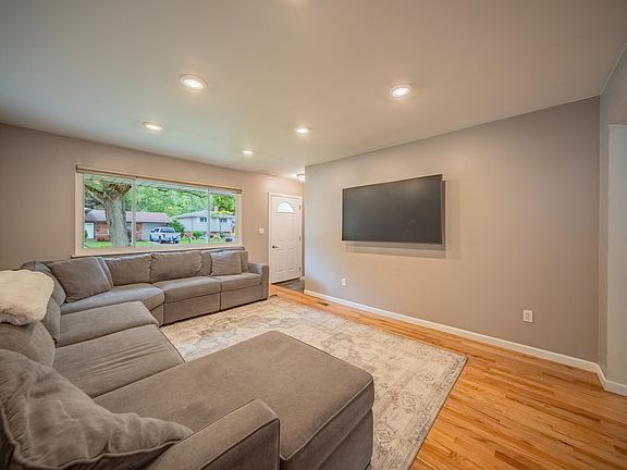 3rd image of 14638 Ellen Dr