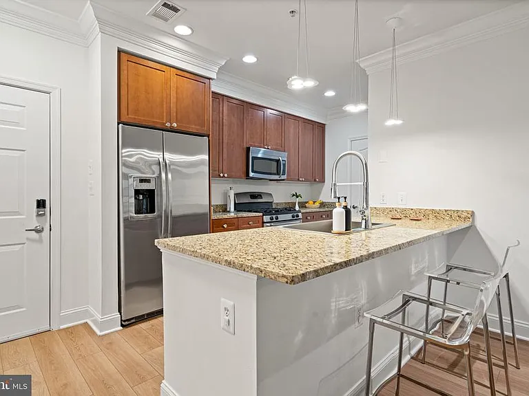 1115 Cameron St #101 — Photo 2