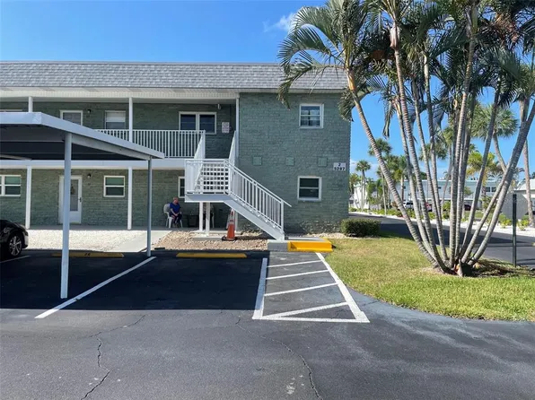 5287 81st St N APT 12, Saint Petersburg, FL 33709
