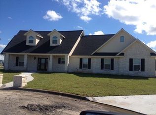 910 Catclaw Ln, Edna, TX 77957