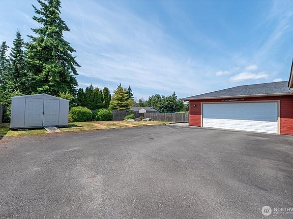 5th image of 1890 Edgewood Drive