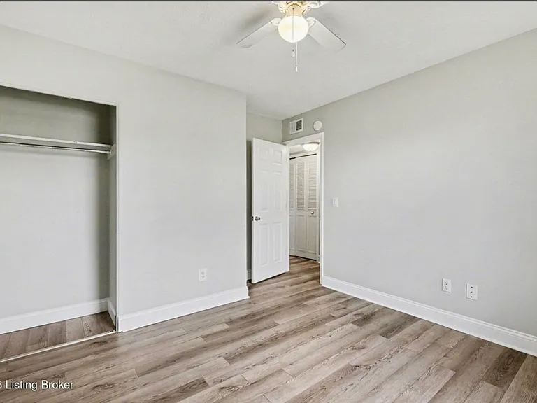 202 Hillside Ln — Photo 8