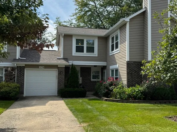 228 Stanyon Ln, Bloomingdale, IL 60108