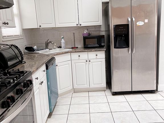 3rd image of 12 Carlyle Pl