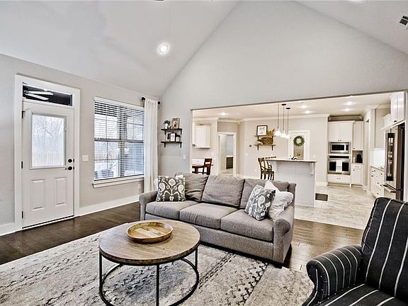 3rd image of 1091 Quail Hollow Dr