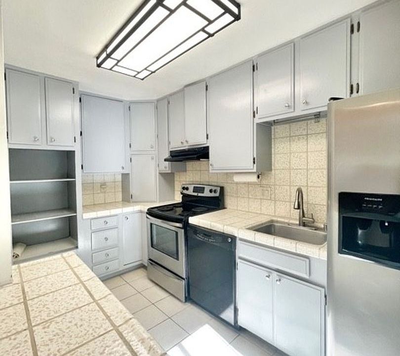 1st image of 155 El Camino Real #5