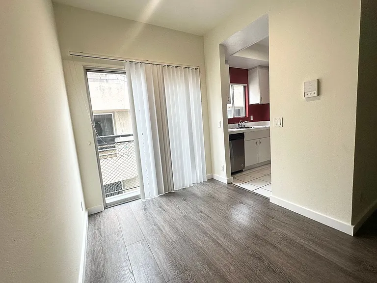 1234 Las Palmas Ave — Photo 10
