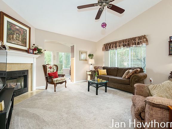 3rd image of 310 E North St #17