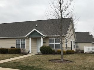 2106 Waterbury Ln E, Sycamore, IL 60178