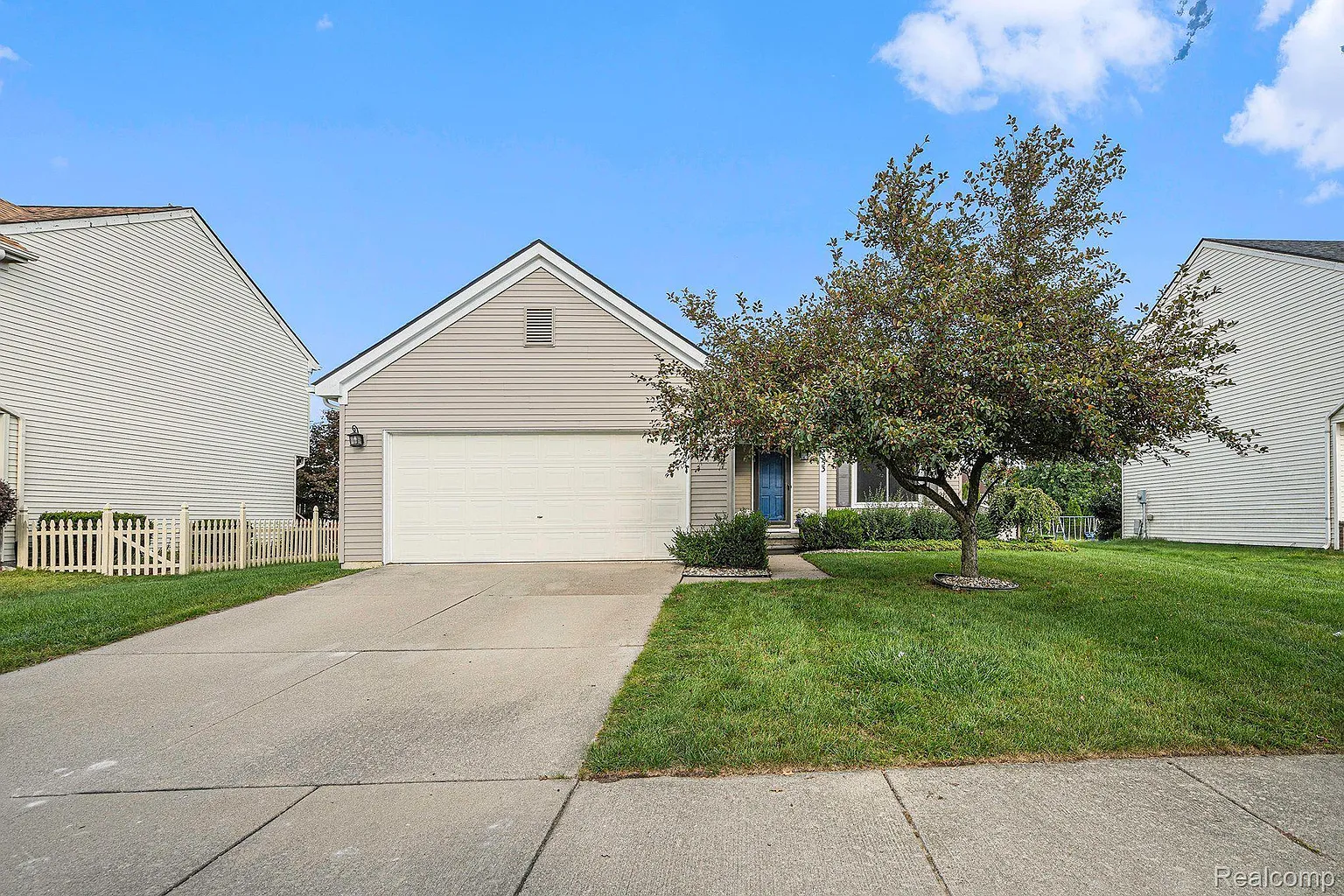 7353 Maplelawn Dr photo 1