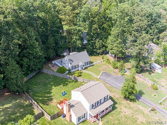 5th image of 8406 Den Bark Dr