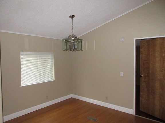 4th image of 265 Lakeland Blvd