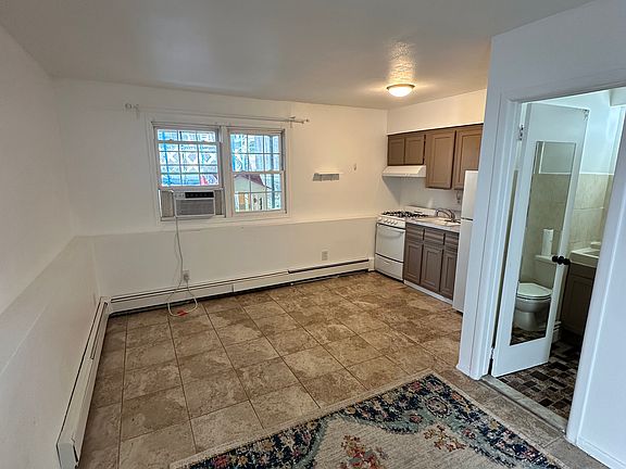 3rd image of 407 Travis Ave #1