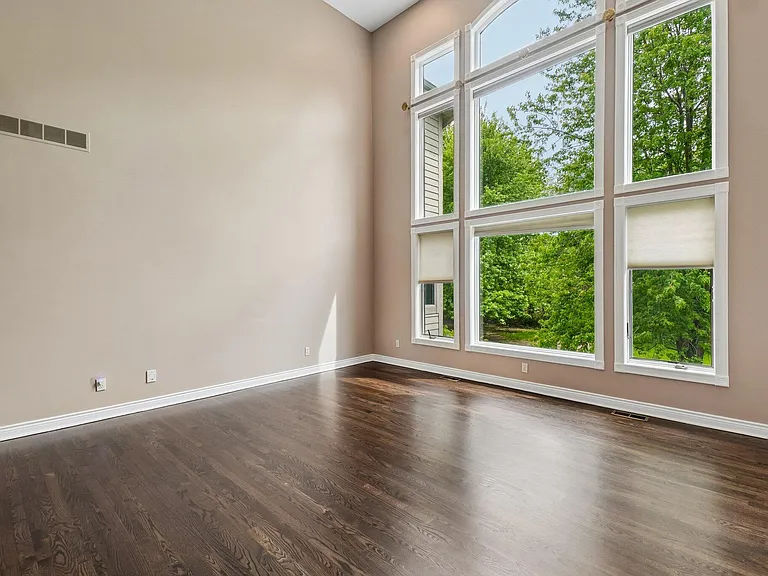 1819 Brookview Dr — Photo 11