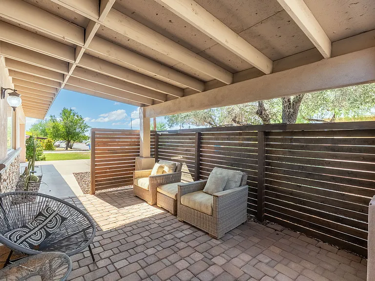 1231 E Diana Ave — Photo 4