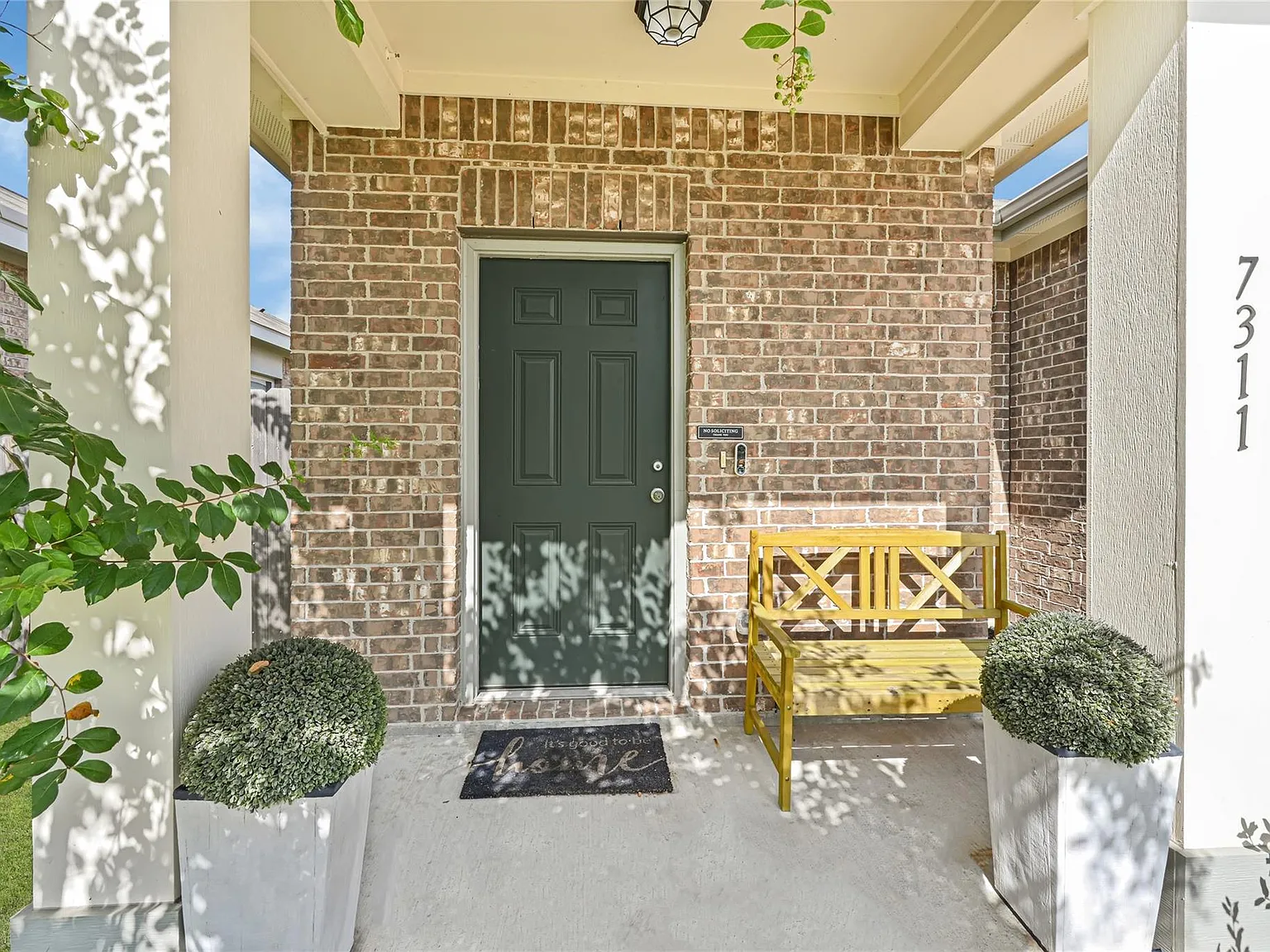 3 bed, 2.0 bath, 1457 sqft, $2,249 — Photo 3