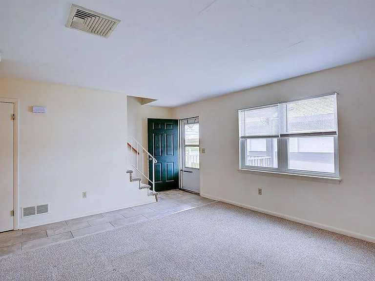 21 Devon Ct — Photo 4