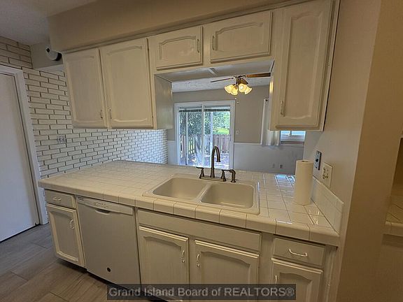 5th image of 16 Chantilly St