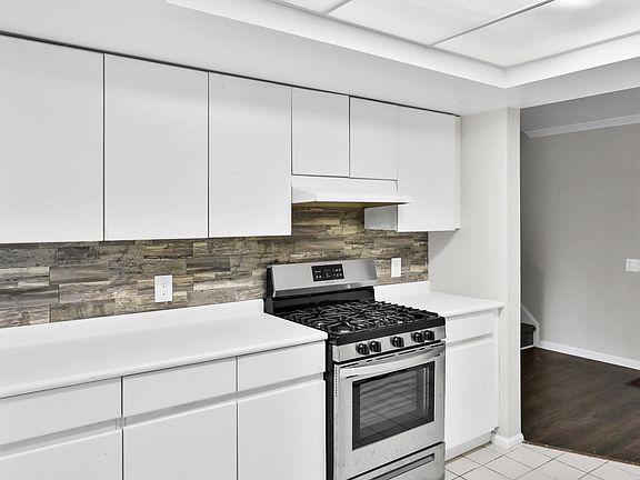 5th image of 121 Wellington Ct #4X