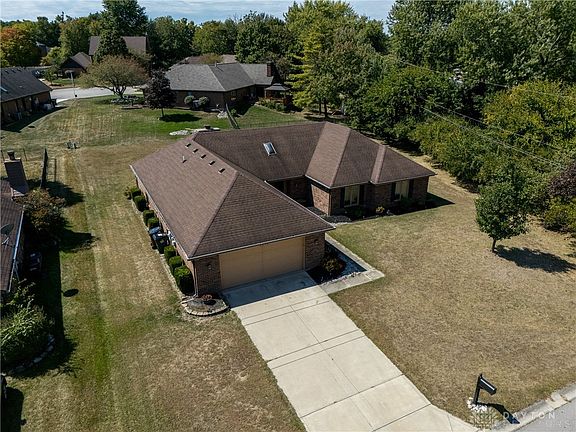 3rd image of 5049 Pebble Brook Dr