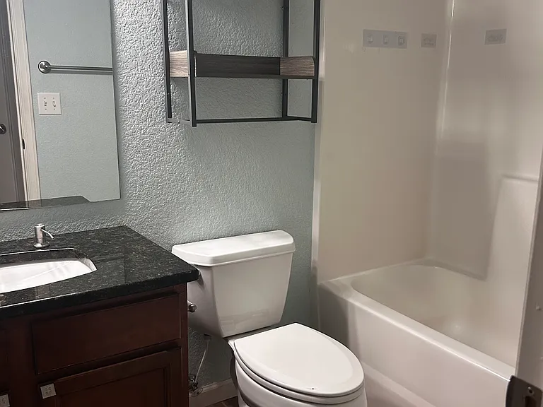 2401 Crestwood Ln — Photo 9
