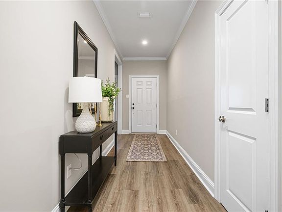 5th image of 905 Louise Ave