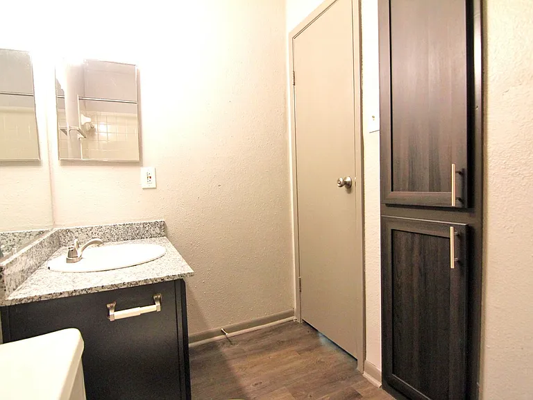 The Burke Apartments — Photo 61