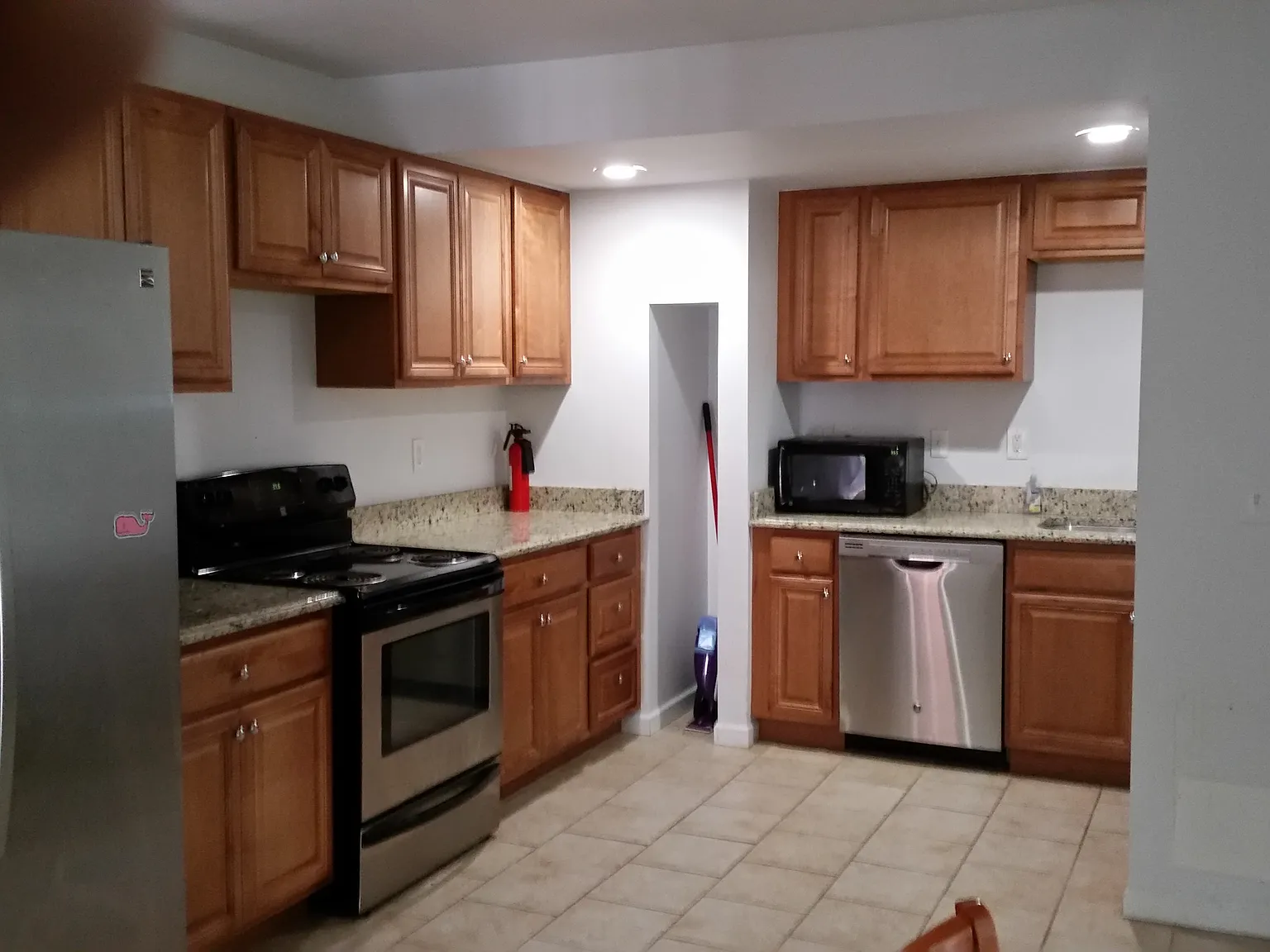 6 bed, 1750 sqft, $7,200 — Photo 2