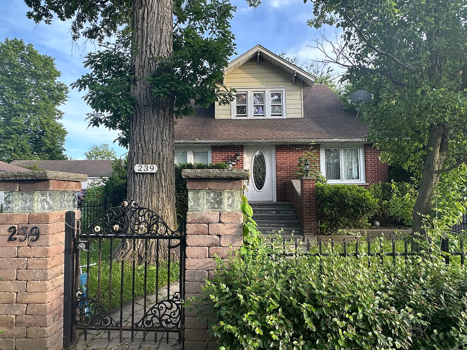 3 bed, 1100 sqft, $2,300 — Photo 2