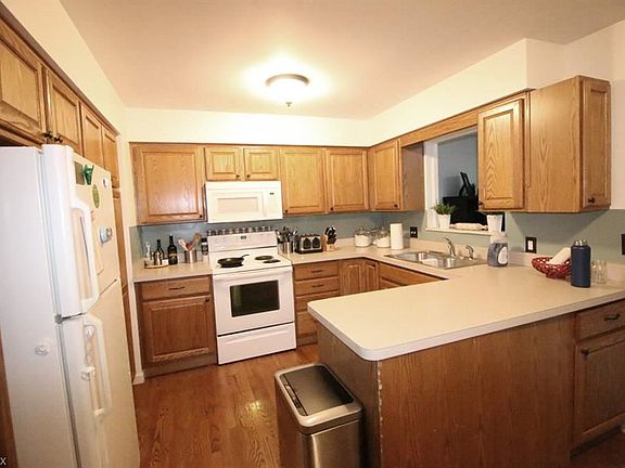 4th image of 1549 Robin Ln #1553