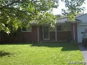28850 Bannockburn St photo 1