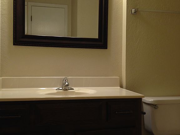 Hall Bath, tub/shower