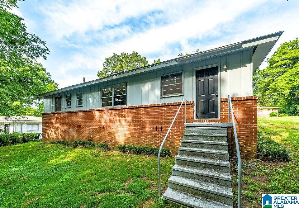 3 bed, 1.5 bath, $1,145 — Photo 2