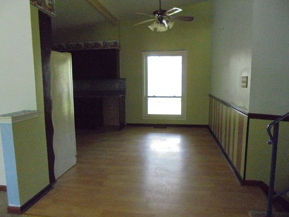 4th image of 1384 Jeffery St