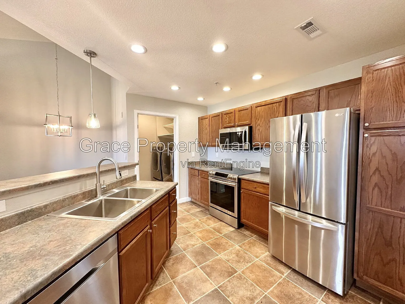 2 bed, 2.0 bath, 1126 sqft, $2,145 — Photo 4