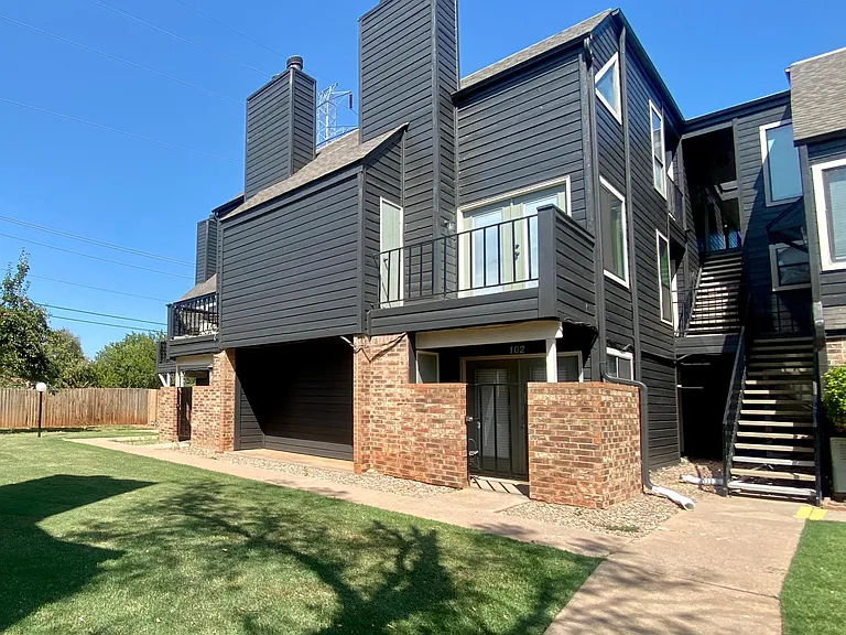 11530 N May Ave #202 — Photo 6