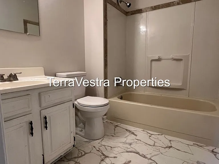 13-15 Grasmur Ct — Photo 12