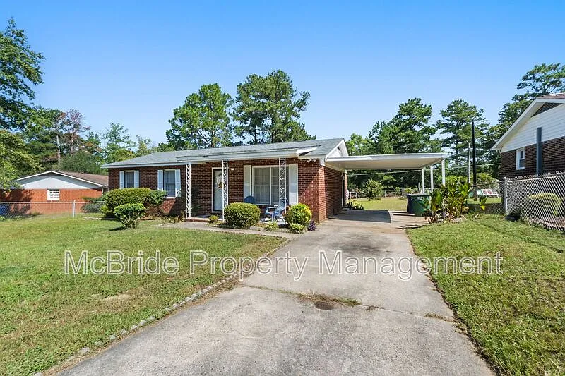 4 bed, 1.5 bath, 1075 sqft, $1,495 — Photo 2