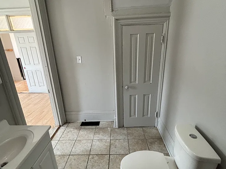 211 N 6th St #1 — Photo 11