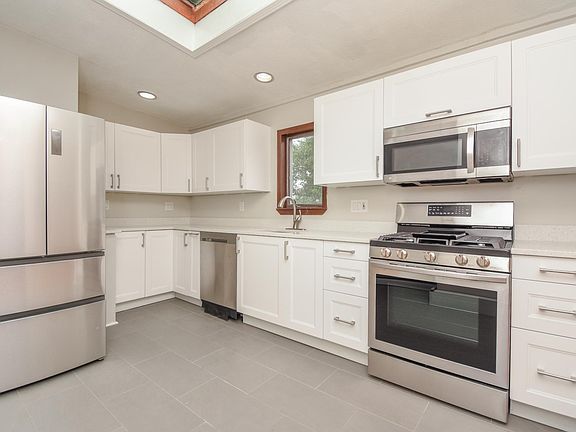 3rd image of 51 School St #2