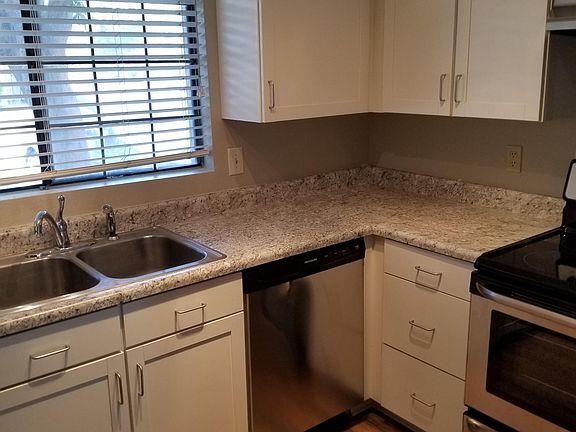 3rd image of 15402 N 28th St Unit 127