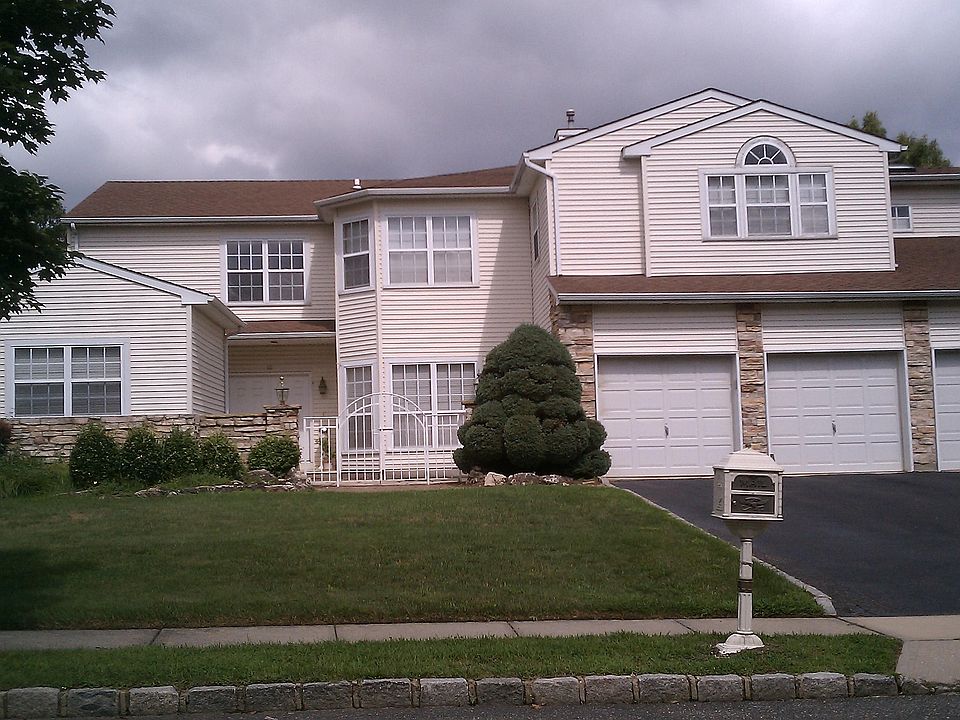 2nd image of 12 English Ivy Ln